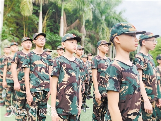 每天出操練軍姿，是“十天集訓(xùn)營”的必修課。