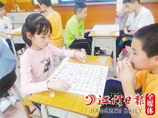 杜阮小學78名小棋手參加校園象棋比賽。