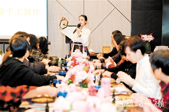 江門農商銀行舉辦“花漾女神，如悅春風”邑興高端客戶嶺南風韻臻享之旅活動。