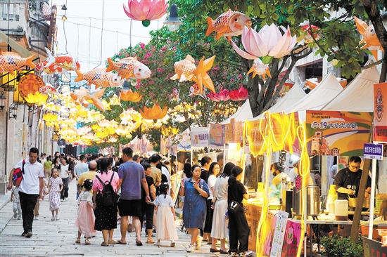 中秋假期，赤坎華僑古鎮(zhèn)將舉辦花燈長街等活動(dòng)，歡迎廣大賓客來暢游。