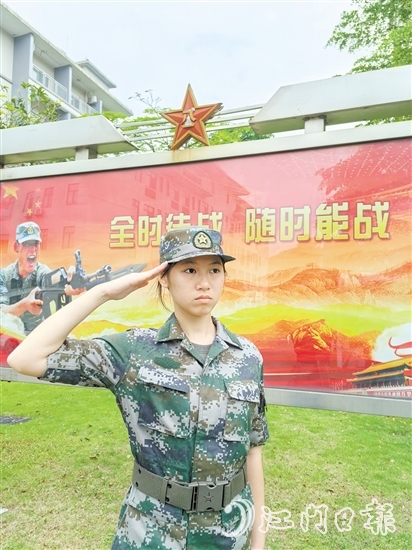 應(yīng)征女兵鐘曉欣