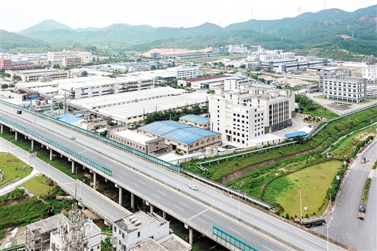 2019年以來，位于古井鎮(zhèn)的珠西新材料集聚區(qū)共引進(jìn)企業(yè)項(xiàng)目30個(gè)，現(xiàn)有規(guī)模以上企業(yè)22家，2023年實(shí)現(xiàn)規(guī)模以上工業(yè)總產(chǎn)值約64億元。