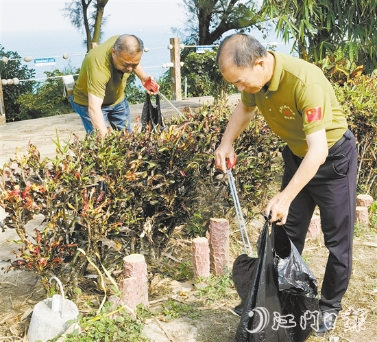 退役軍人志愿者參加環(huán)境整治行動，以實際行動助力“百千萬工程”。