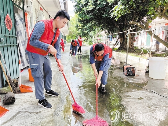 江門供電局“藍(lán)公益·心燈”志愿服務(wù)隊(duì)到開平市玲瓏醫(yī)院開展志愿服務(wù)活動(dòng)。