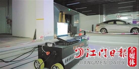 通過這臺(tái)機(jī)器，車位將穿上“新衣”。